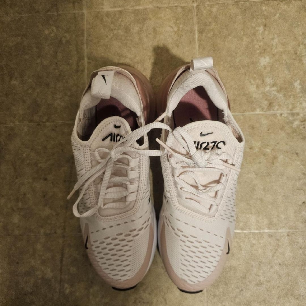 Nike Women's Air Max 270 - White SIZE 8 LIKE NEW WORE ONCE